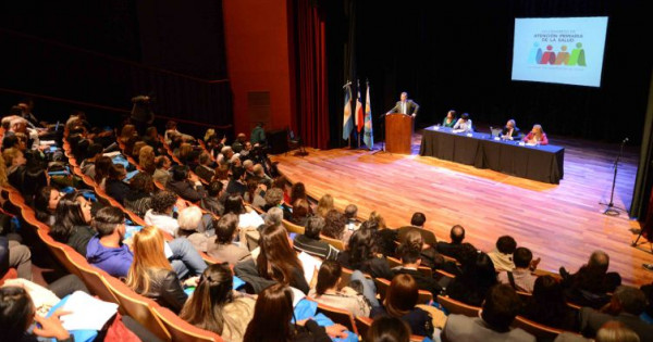 Estudiantes distinguidas en el VIII Congreso de Atención Primaria de la ...