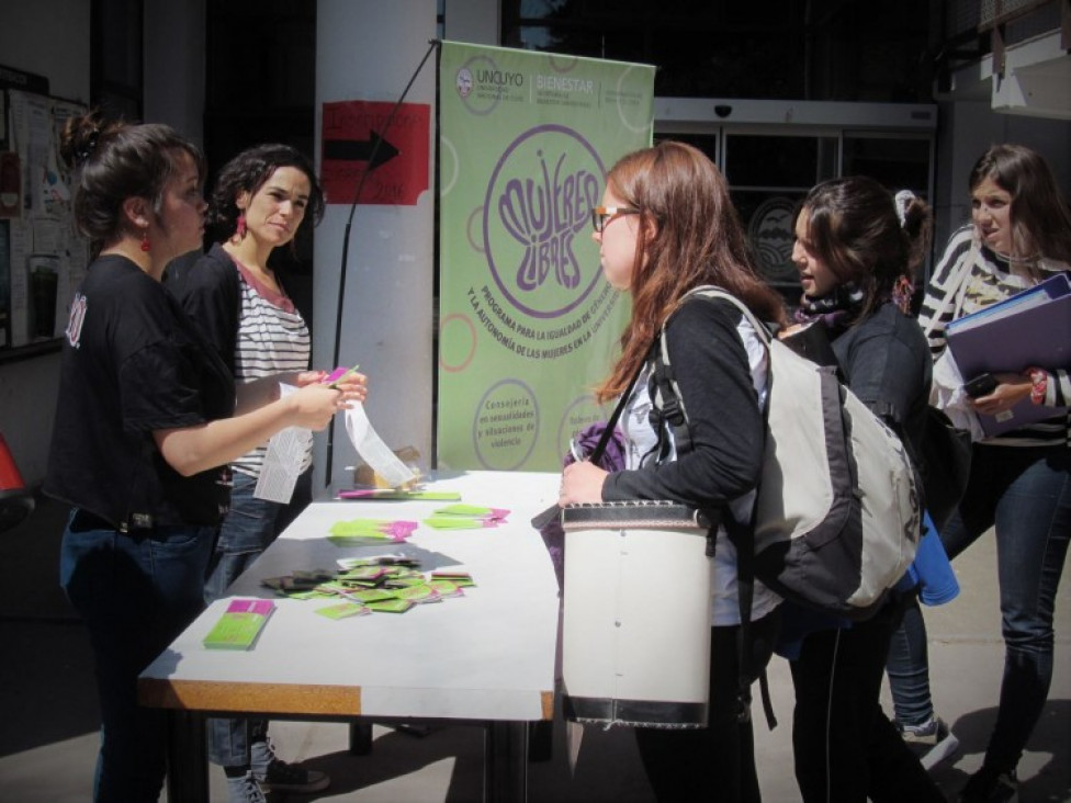 imagen Buscan estudiantes para formar parte de una campaña de Género