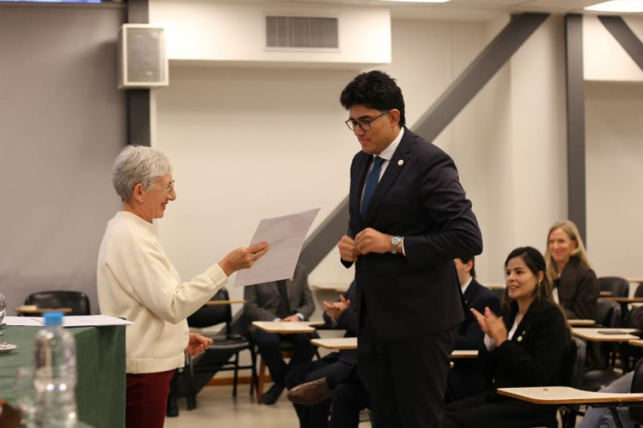 imagen Juraron nuevos y nuevas profesionales de la Medicina y la Enfermería