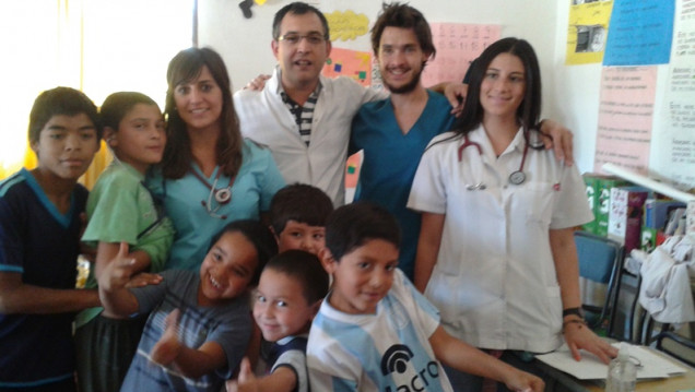 imagen 13 y 14 de noviembre: estudiantes de FCM en la "Campaña Sonríe La Paz".