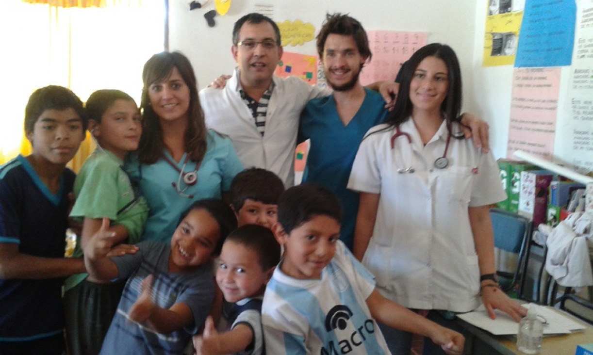 imagen 13 y 14 de noviembre: estudiantes de FCM en la "Campaña Sonríe La Paz".