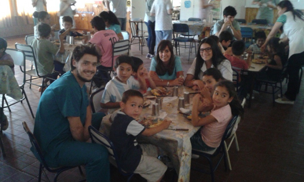 imagen 13 y 14 de noviembre: estudiantes de FCM en la "Campaña Sonríe La Paz".