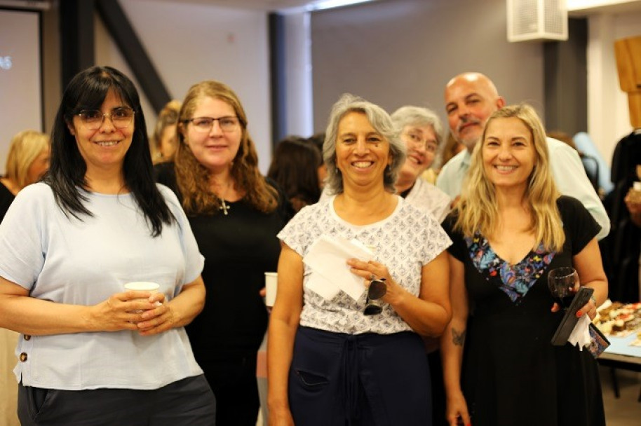 imagen La comunidad educativa de la FCM brindó por fiestas felices y en paz