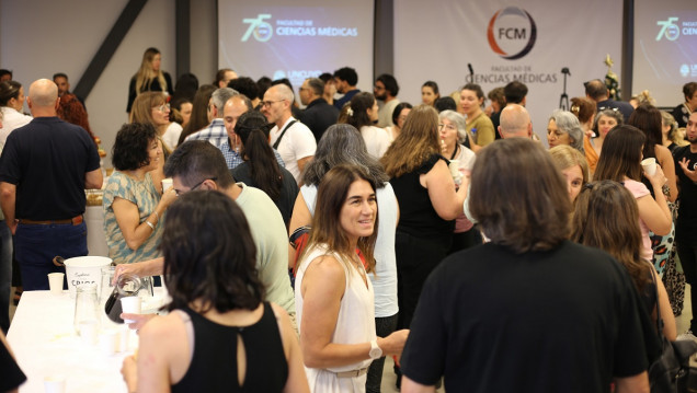 imagen La comunidad educativa de la FCM brindó por fiestas felices y en paz