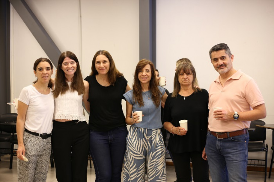 imagen La comunidad educativa de la FCM brindó por fiestas felices y en paz