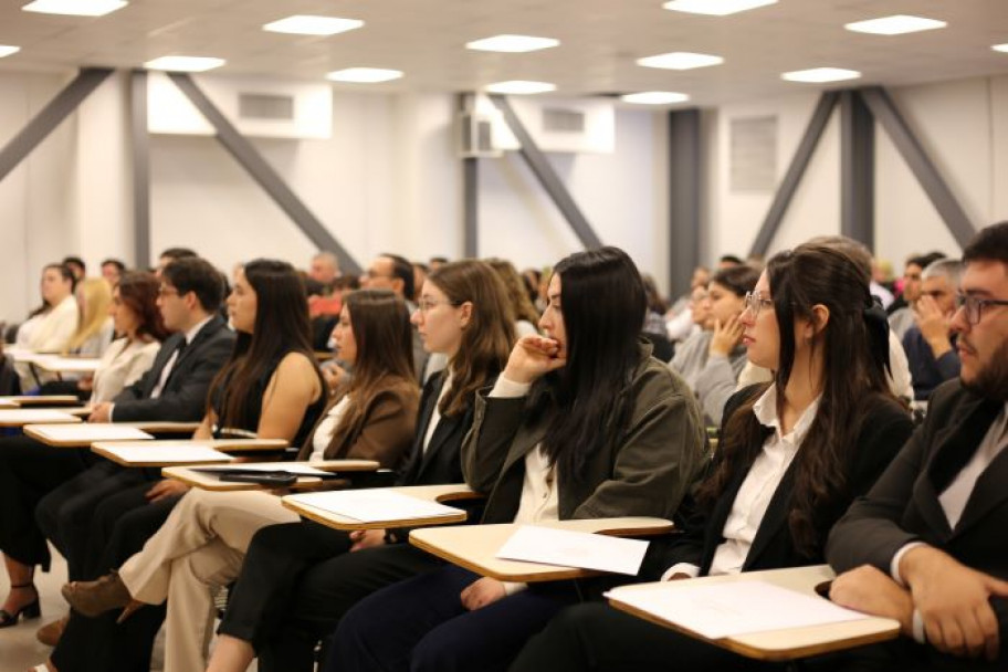 imagen Juraron 81 nuevos y nuevas profesionales de la Medicina y la Enfermería