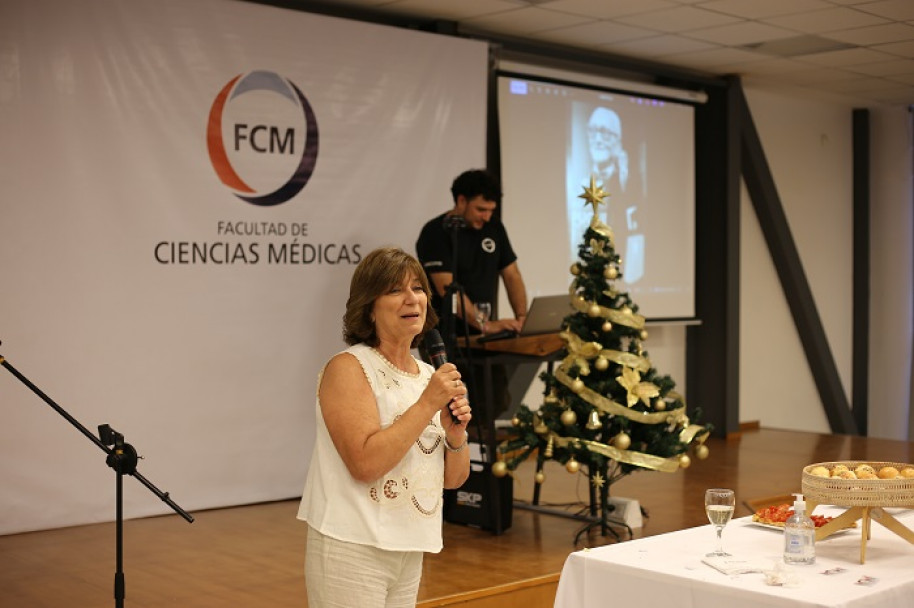 imagen La comunidad educativa de la FCM brindó por fiestas felices y en paz