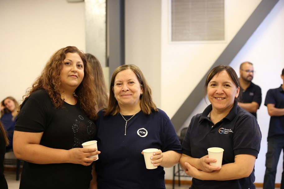 imagen La comunidad educativa de la FCM brindó por fiestas felices y en paz