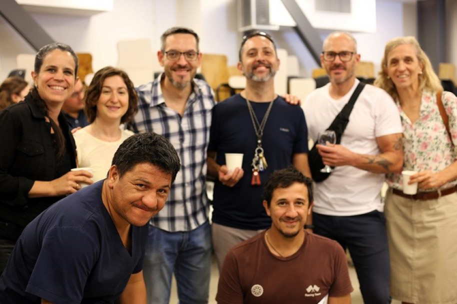 imagen La comunidad educativa de la FCM brindó por fiestas felices y en paz