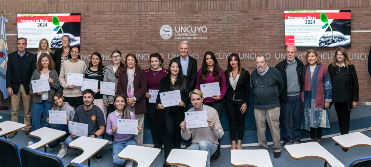 imagen 3 estudiantes de la FCM obtuvieron las Becas Semillero de Ciencias 2024