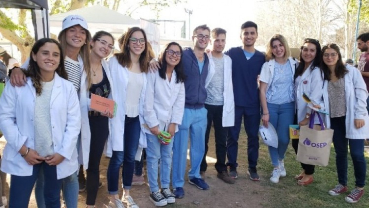 imagen Convocan a estudiantes extensionistas para concientizar sobre cáncer de piel