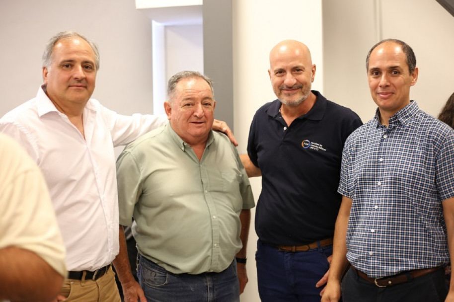 imagen La comunidad educativa de la FCM brindó por fiestas felices y en paz