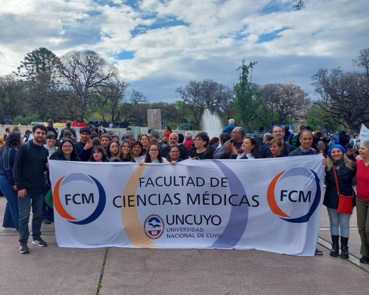 imagen Miles de personas marcharon en Mendoza por la Ley de Financiamiento Universitario