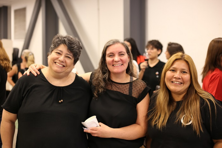 imagen La comunidad educativa de la FCM brindó por fiestas felices y en paz