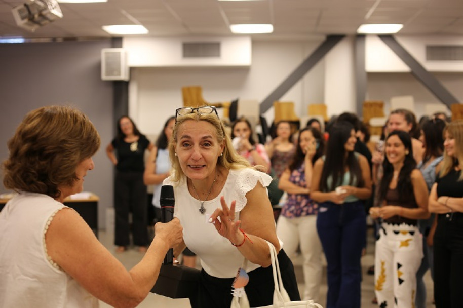 imagen La comunidad educativa de la FCM brindó por fiestas felices y en paz