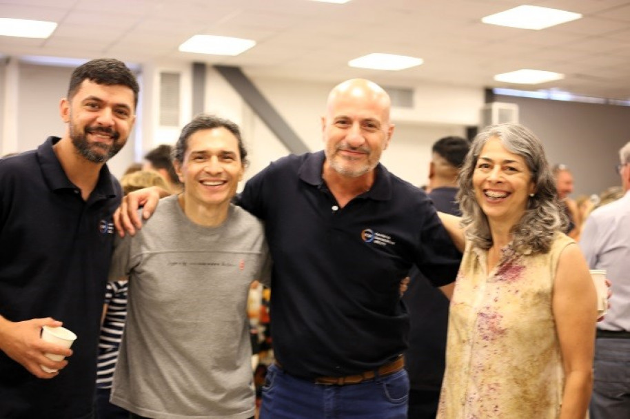 imagen La comunidad educativa de la FCM brindó por fiestas felices y en paz