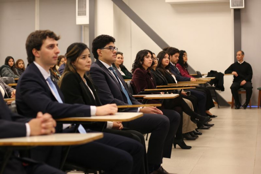 imagen Juraron nuevos y nuevas profesionales de la Medicina y la Enfermería