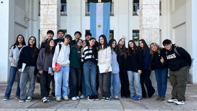 imagen Estudiantes de la Escuela de Agricultura de General Alvear visitaron la FCM y el IHEM