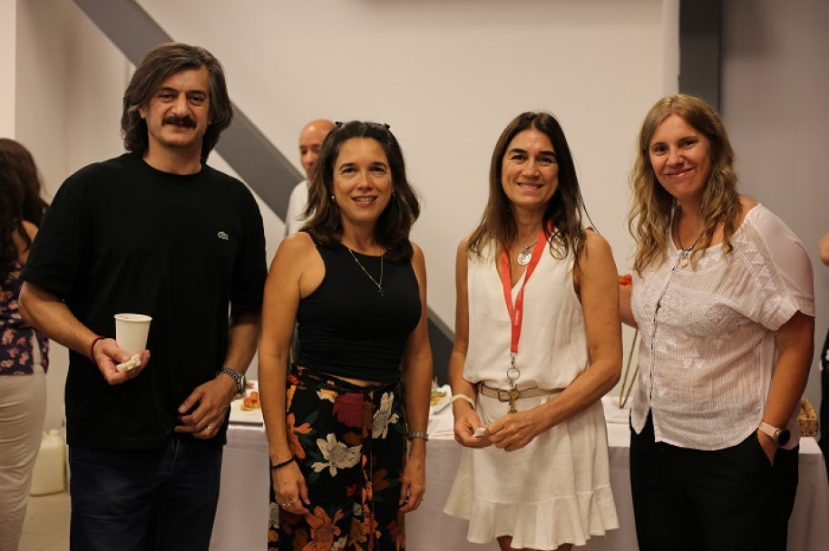 imagen La comunidad educativa de la FCM brindó por fiestas felices y en paz