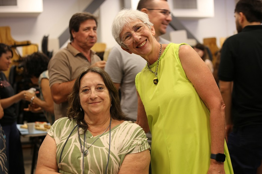 imagen La comunidad educativa de la FCM brindó por fiestas felices y en paz