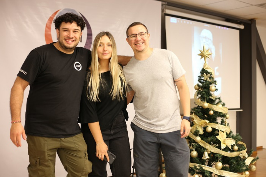 imagen La comunidad educativa de la FCM brindó por fiestas felices y en paz