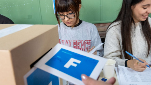imagen Convocan a estudiantes a participar como Autoridades de Mesa en el balotaje