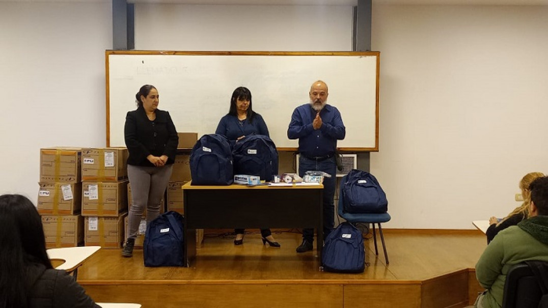 imagen Sesenta y cuatro estudiantes de Enfermería recibieron sus mochilas técnicas