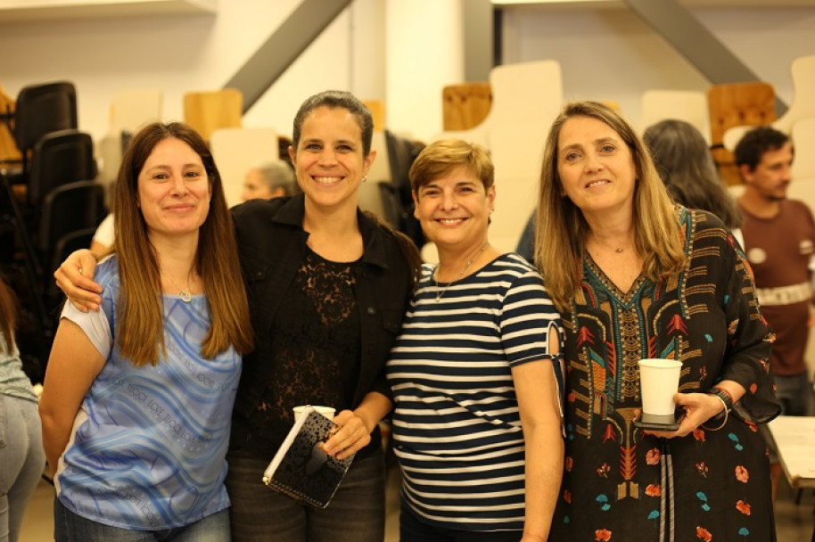 imagen La comunidad educativa de la FCM brindó por fiestas felices y en paz