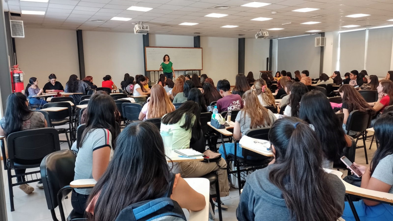 imagen Estudiantes de Lic. en Enfermería y Medicina cumplen con actividades de Ambientación