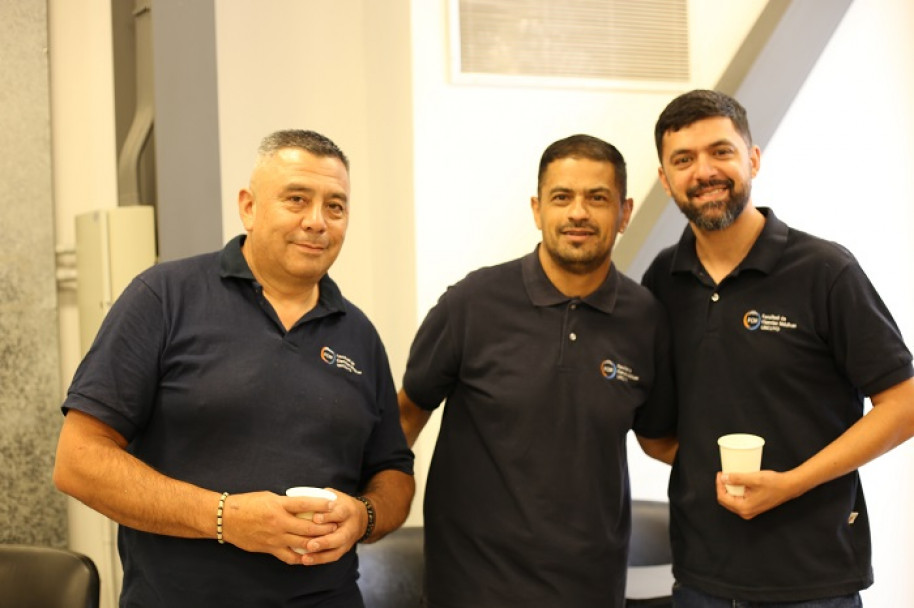 imagen La comunidad educativa de la FCM brindó por fiestas felices y en paz