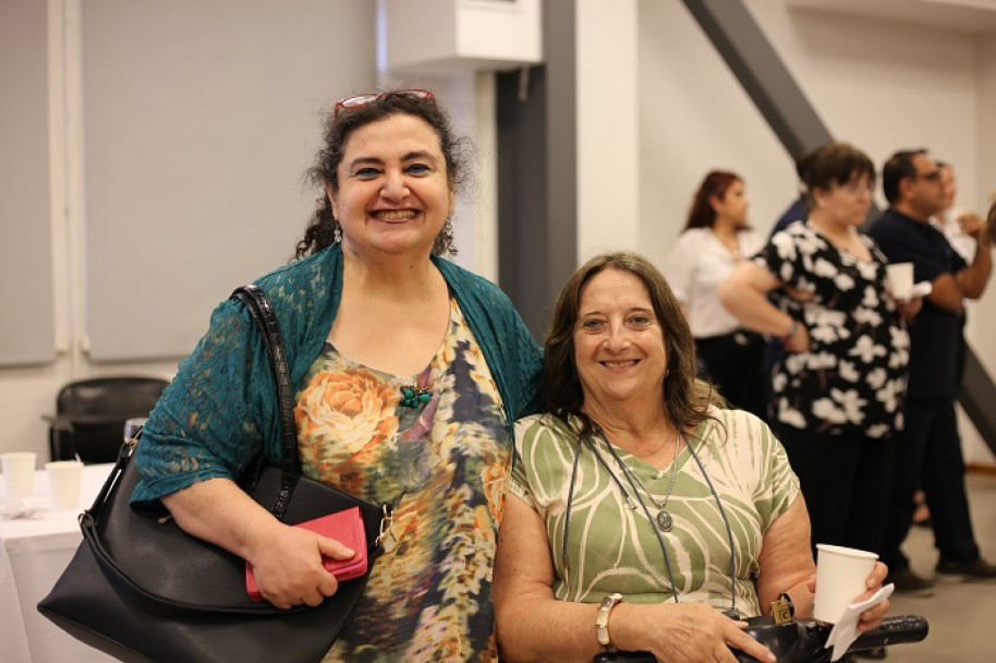 imagen La comunidad educativa de la FCM brindó por fiestas felices y en paz