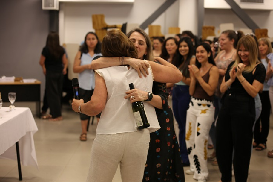 imagen La comunidad educativa de la FCM brindó por fiestas felices y en paz