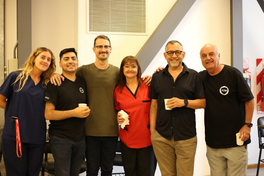 imagen La comunidad educativa de la FCM brindó por fiestas felices y en paz