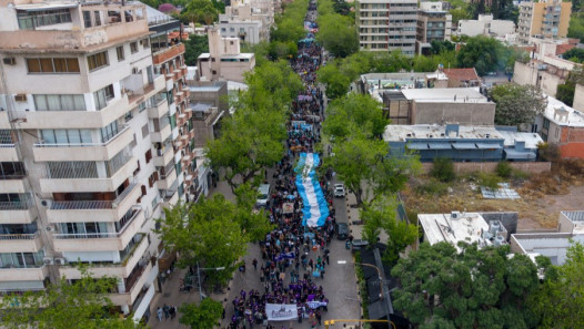 imagen Miles de personas marcharon en Mendoza por la Ley de Financiamiento Universitario
