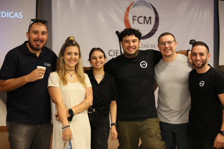 imagen La comunidad educativa de la FCM brindó por fiestas felices y en paz
