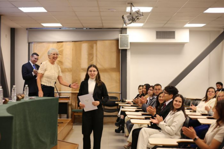 imagen Juraron 81 nuevos y nuevas profesionales de la Medicina y la Enfermería