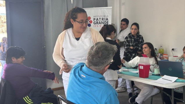 imagen Veinte estudiantes participaron del Operativo de Salud para personas en situación de calle