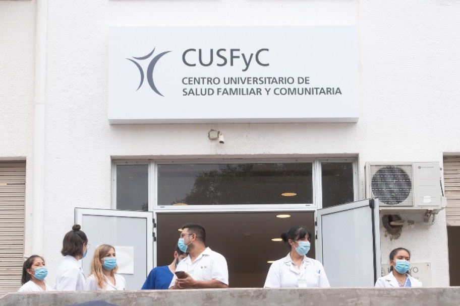 imagen Quedó inaugurado el Vacunatorio del CUSFyC FCM y ya empezó a inmunizar a personas con turno