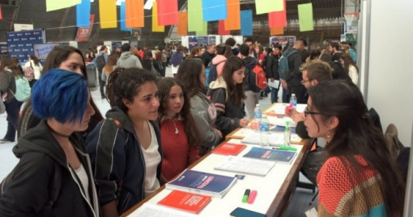 Estudiantes De FCM Podrán Postular A Becas Para Participar De Acciones ...