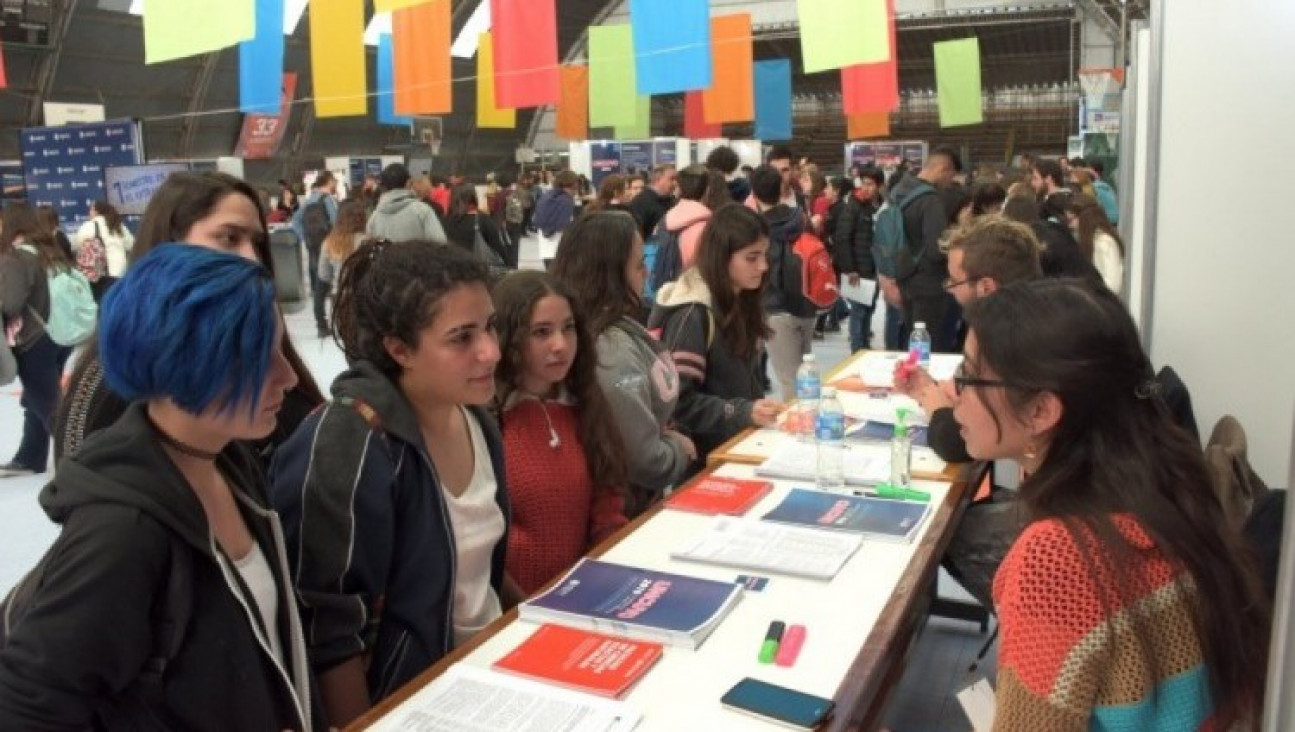 imagen Estudiantes de FCM podrán postular a becas para participar de acciones varias en el Ingreso 2024