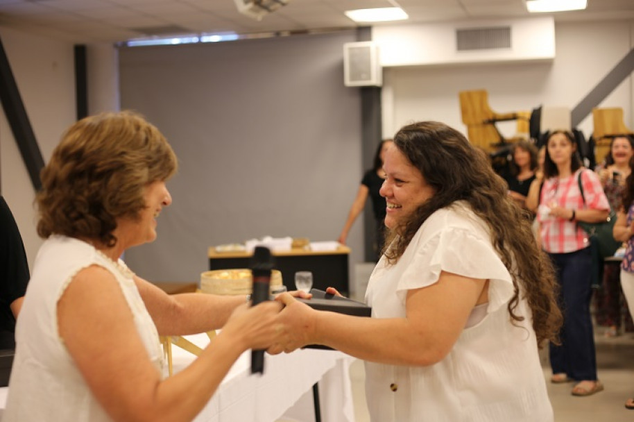 imagen La comunidad educativa de la FCM brindó por fiestas felices y en paz