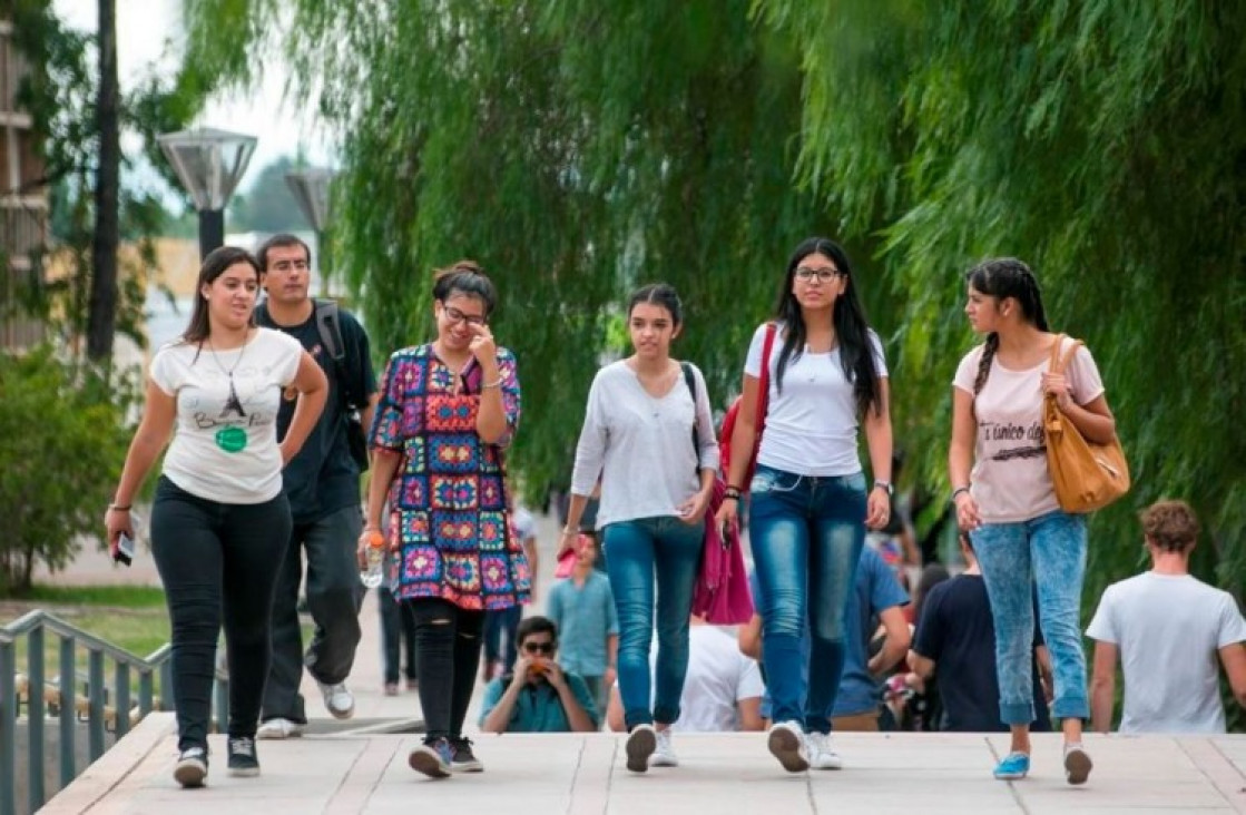 imagen Convocan hasta el 25 de marzo a estudiantes para ser tutores universitarios/as