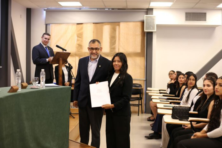 imagen Juraron 81 nuevos y nuevas profesionales de la Medicina y la Enfermería