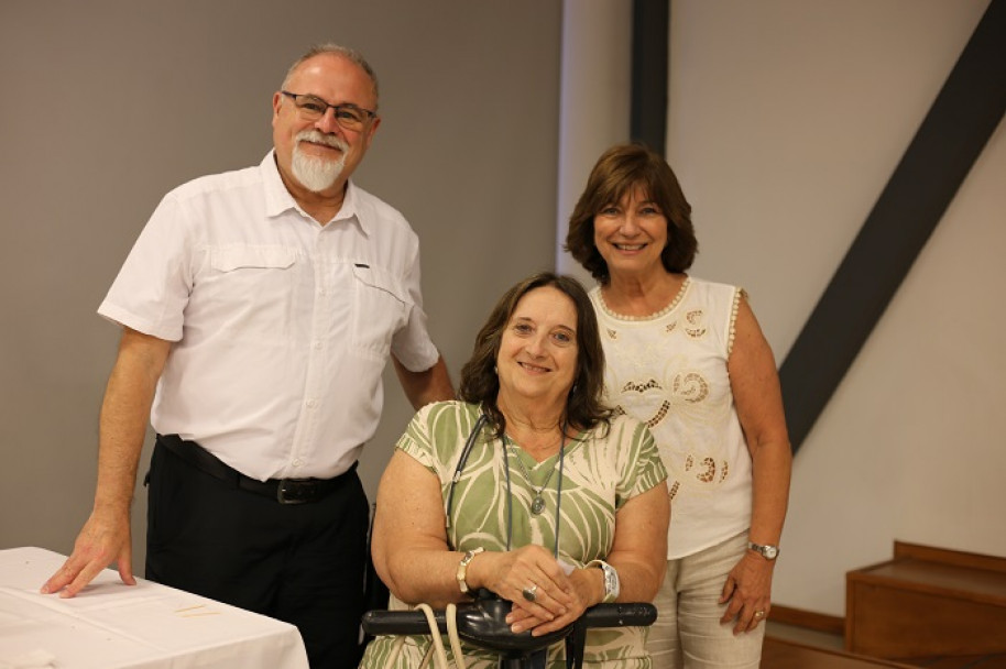 imagen La comunidad educativa de la FCM brindó por fiestas felices y en paz