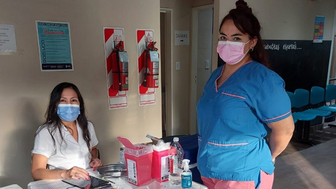 imagen Estudiantes completan exitosamente las pasantías en vacunatorios en el operativo COVID-19 provincial