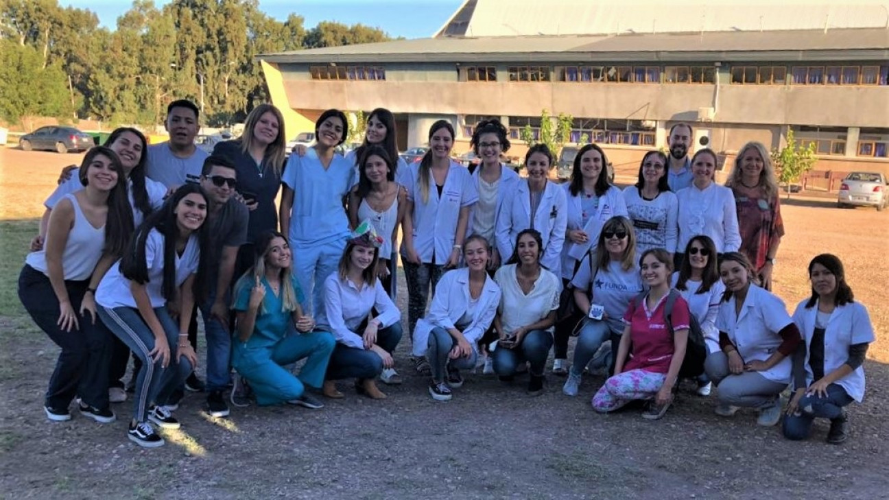 imagen Estudiantes de Medicina y Enfermería participaron de la campaña sobre cáncer de piel en Alvear