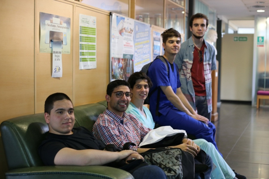 imagen Pizzi recibió a la delegación de estudiantes que descolló en las Olimpíadas Nacionales de Medicina