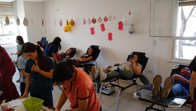 imagen Estudiantes de Tecnicatura de Hemoterapia implementaron una campaña de donación de sangre