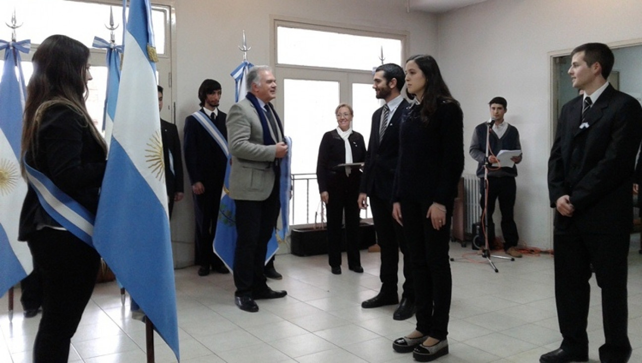 imagen Celebramos el Día de la Bandera, con nuevos/as abanderados/as y escoltas