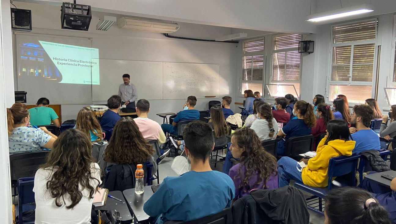 imagen Casi 50 estudiantes se capacitan para ser pasantes en el sistema provincial de salud